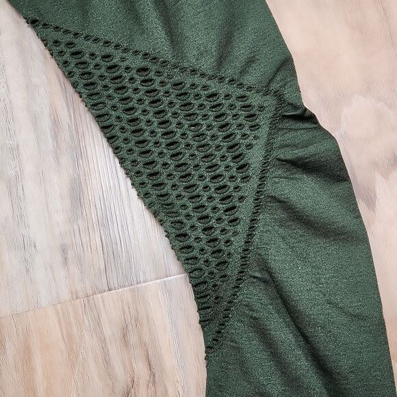 🔺️Fabletics Olive Green "Dylana" Long Sleeve Athletic Top Medium - Picture 8 of 10